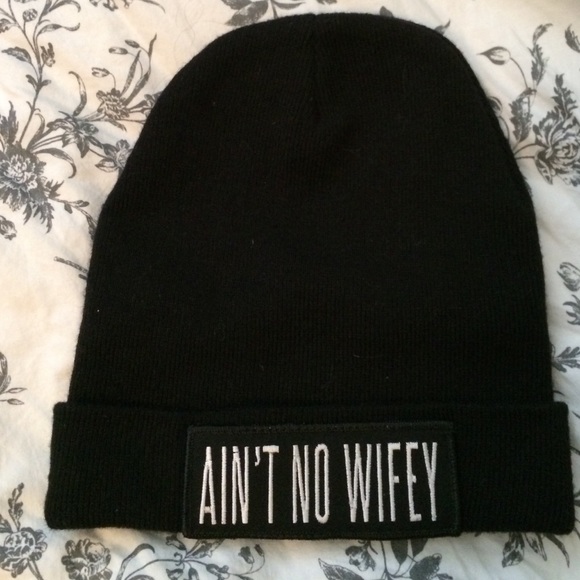 AINT NO WIFEY BEANIE