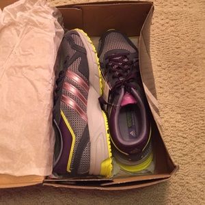 Never worn Adidas Sneakers