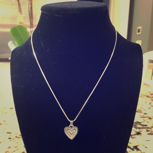 Detailed Heart Necklace - Picture 1 of 2