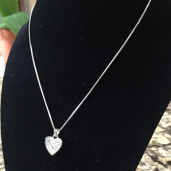 Detailed Heart Necklace - Picture 2 of 2