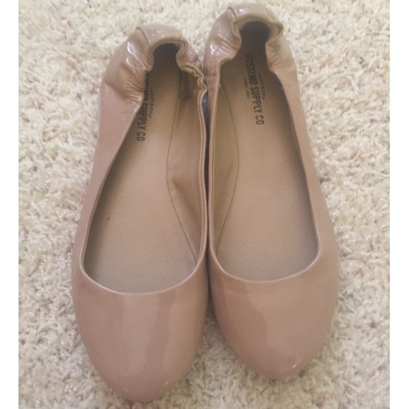 MOSSIMO SUPPLY CO. Nude Flats Size 5.5