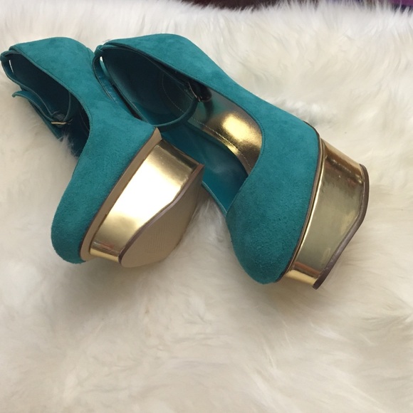 WILD PAIR// COLOR: Green // great condition