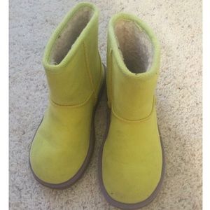 DELIA'S UGG-STYLE BOOTS LIME GREEN SIZE 5.5