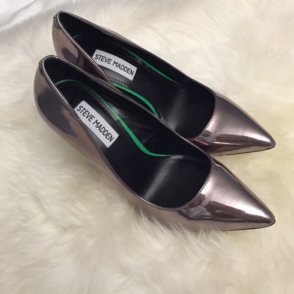 STEVE MADDEN// COLOR: SILVER