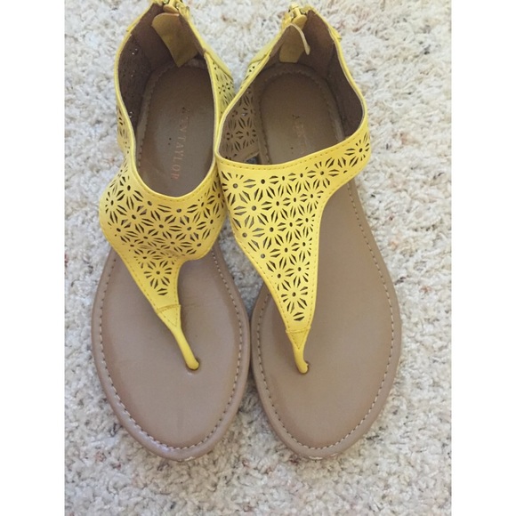 ANN TAYLOR Yellow Cutout Sandals Size 6