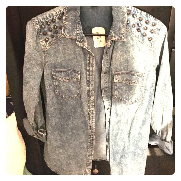 Stonewash button up shirt in large.