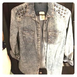 Stonewash button up shirt in large.