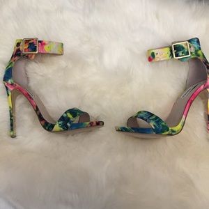 STEVE MADDEN// Floral// NEVER WORN