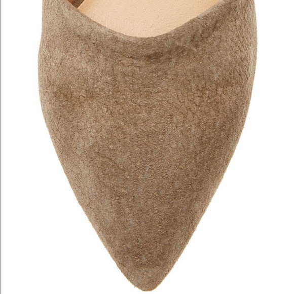 Boost Pointed-Toe Pump - Picture 3 of 4