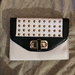 Black & white clutch 🔴