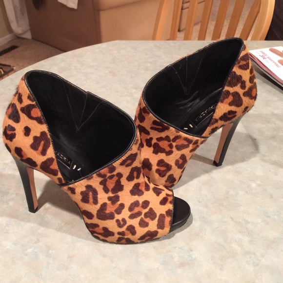 BCBGMaxAzria Darien leopard print peep toe pump.