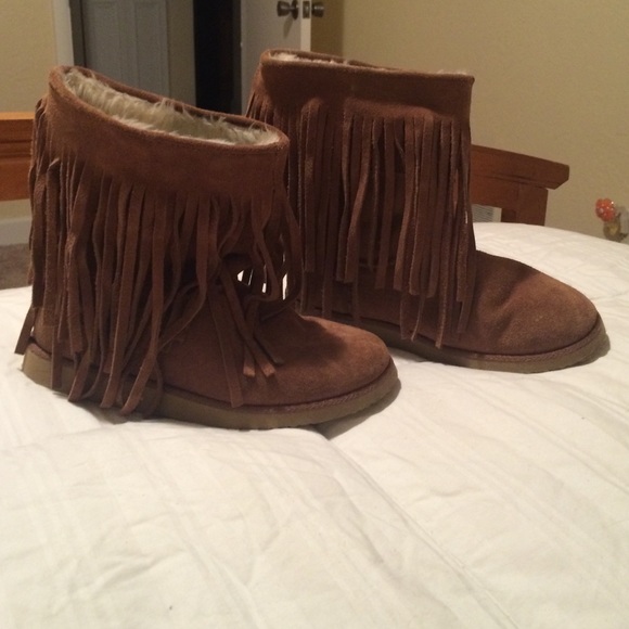Fringe boots! Ugg lookalikes