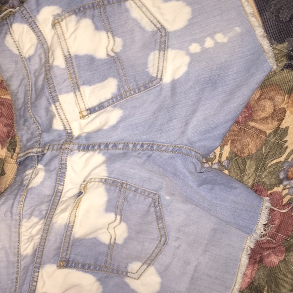 SHORTS - Picture 3 of 3