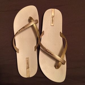 Ipamema flip flops