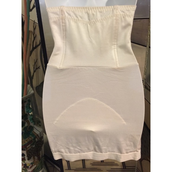 SOLD Maidenform 'flexees'  Firm Control SOLD - Picture 2 of 4