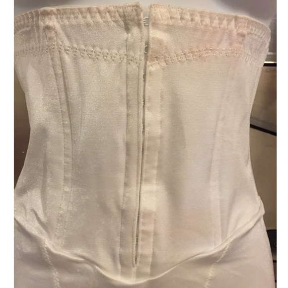 SOLD Maidenform 'flexees'  Firm Control SOLD - Picture 3 of 4