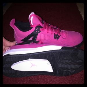 Never worn. Retro 4s