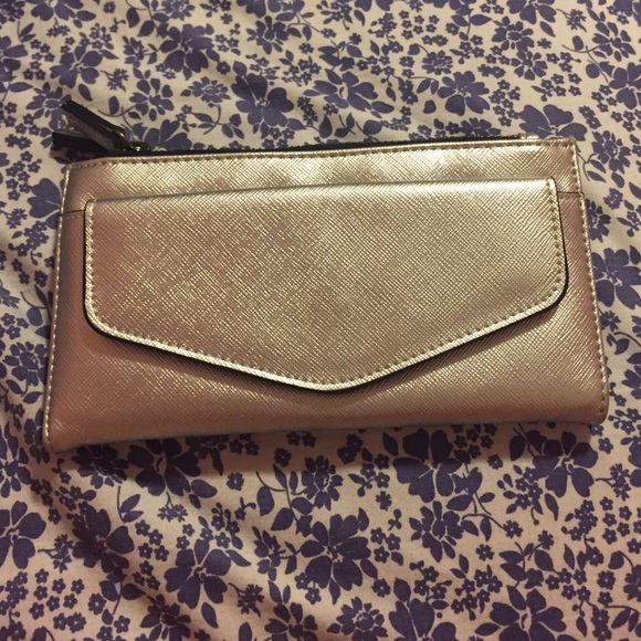 ❤️ SOLD ❤️ TOPSHOP Silver Wallet - Picture 1 of 3