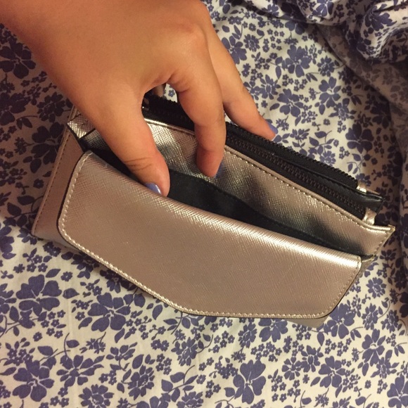 ❤️ SOLD ❤️ TOPSHOP Silver Wallet - Picture 3 of 3