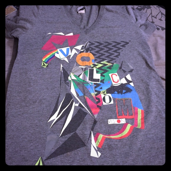 Gray volcom tshirt