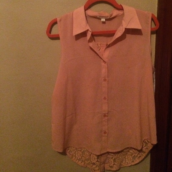 Salmon sleeveless shirt