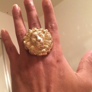 Lions head ring