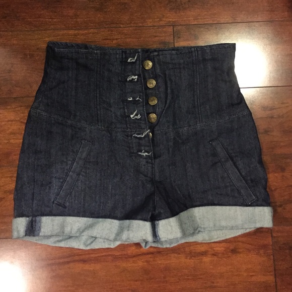 High-waisted Jean shorts