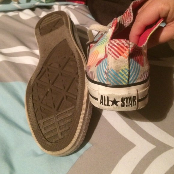 Size 6 women's converse - Picture 4 of 4