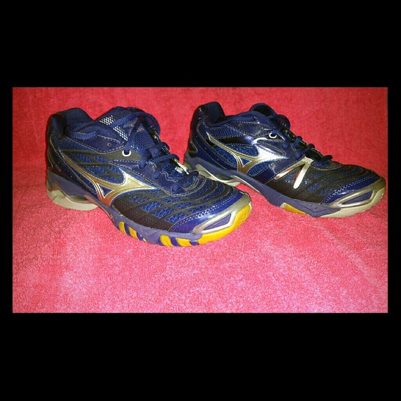 Volley Ball shoes NWOT