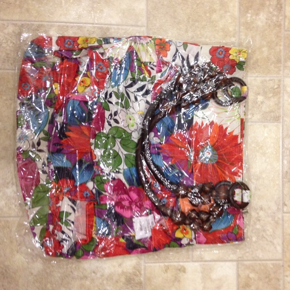 Floral Ruffle Handbag - Picture 2 of 3