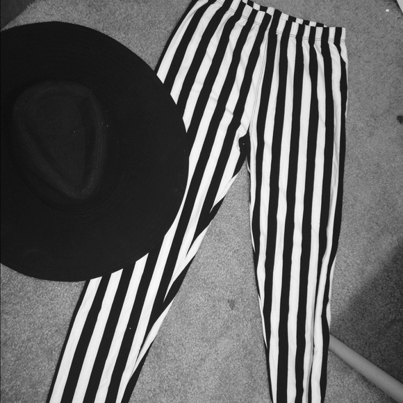 Pinstripe leggings - Picture 1 of 3