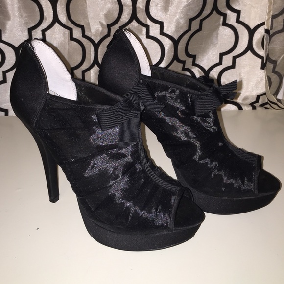 White by Vera Wang Booties