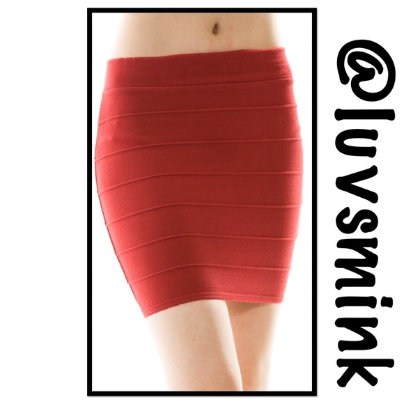 SOLD!!! BOHO RED MINI SKIRT - LARGE - Picture 2 of 4