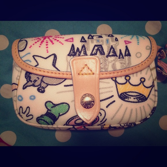 💕Disney Dooney wristlet💖