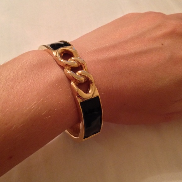 🎉🎉HP🎉🎉Express Black and Gold Hinge Bracelet