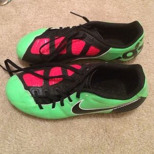 T90 soccer cleats