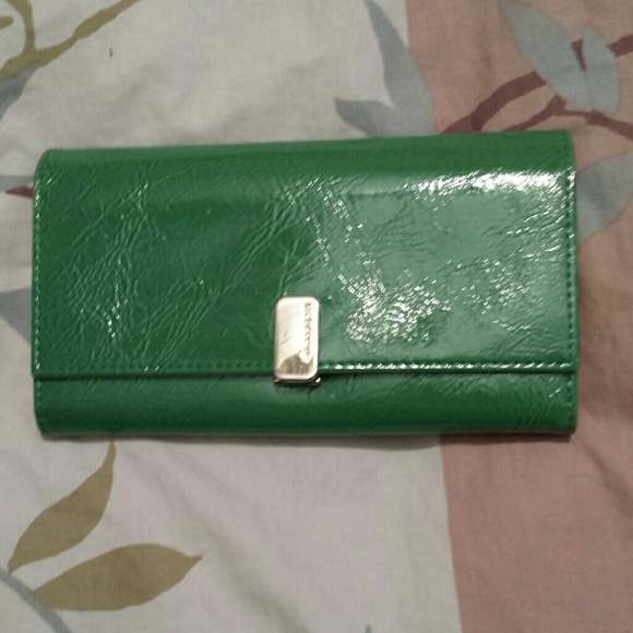 Liz Claiborne grass green wallet