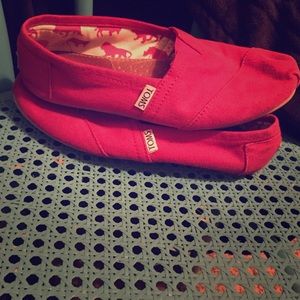 More pictures of red toms!