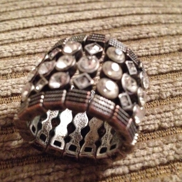 Stretchy ring