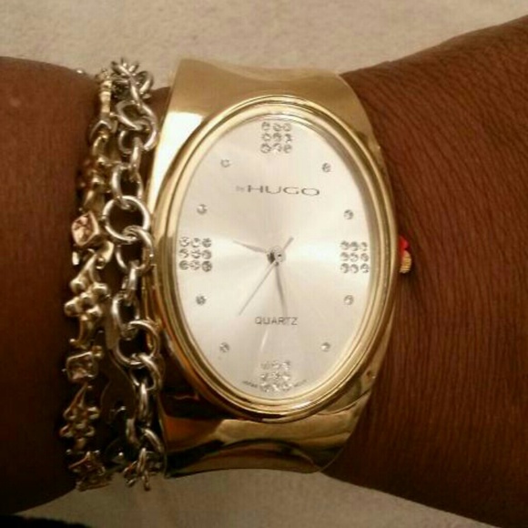 NWT. Goldtone W/ Crystals Watch ♣