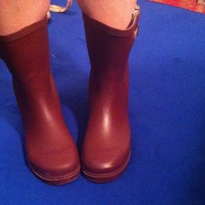 Burgundy chooka rain boots