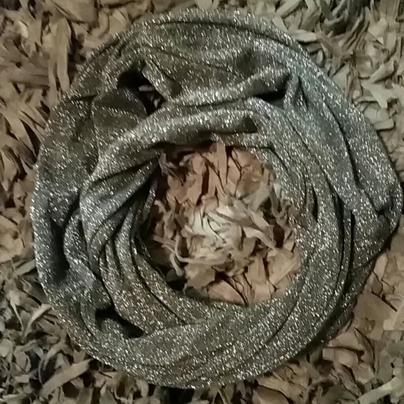 Glittery Scarf - Picture 3 of 3