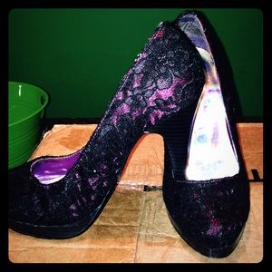 Delicious lace pumps