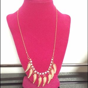 BEAUTIFUL, golden necklace with diamonds!