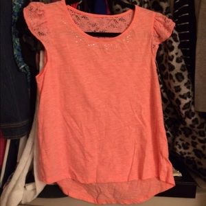 Peach colored shirt😊🍑