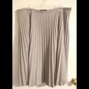 Grey pleated skirt
