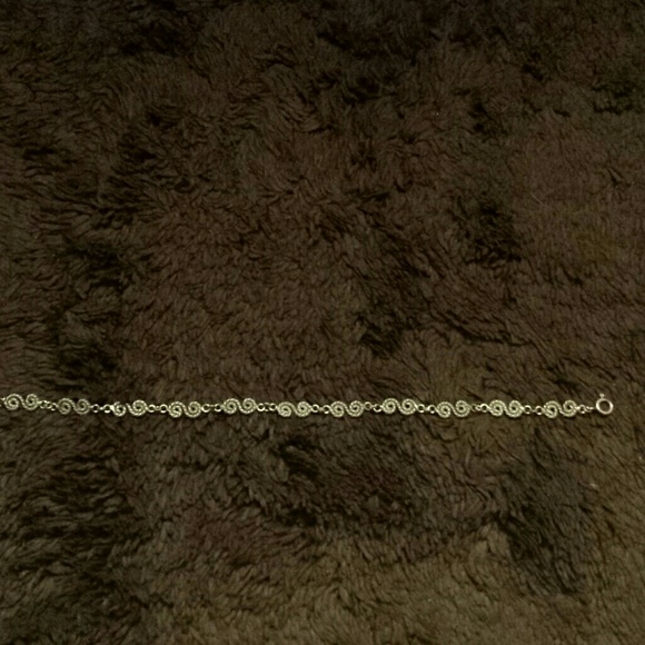 Silver swirl pattern bracelet - Picture 1 of 2
