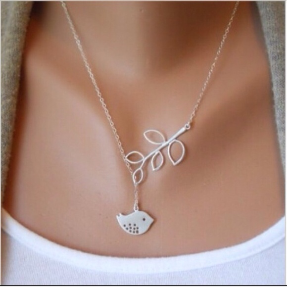 Jewelry - Bird Necklace✨3 available✨