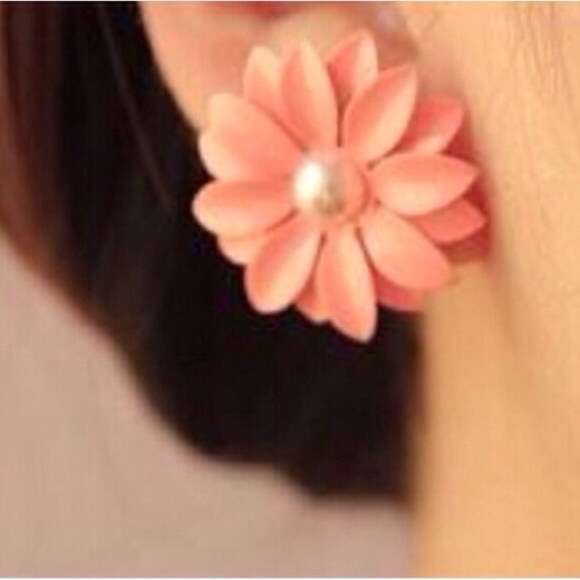 Flower Earrings❌SOLD❌ - Picture 4 of 4