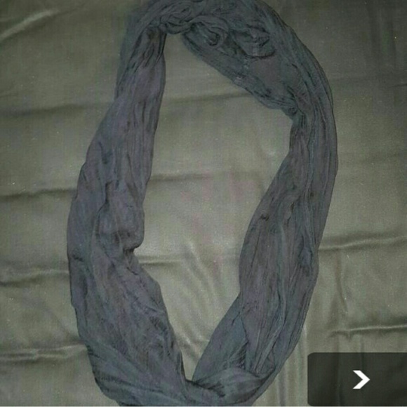 TAHARI  INFINIT SCARF